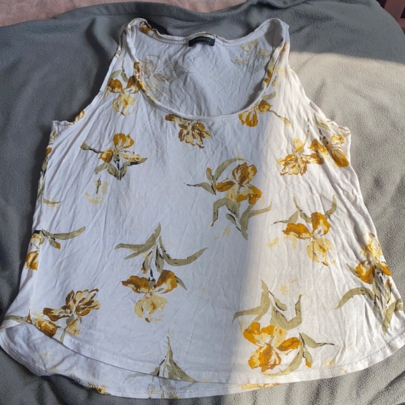 Dynamite Tops - Dynamite Flower Pattern Tank Top